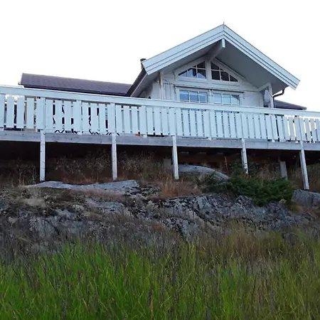 Cosy By The Sea, Ballstad Jerstad